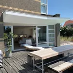 Heerlijke Met Zwembad En Sauna Bij Het *