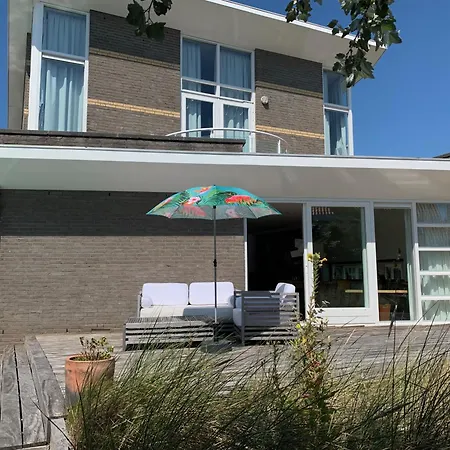 Heerlijke Met Zwembad En Sauna Bij Het