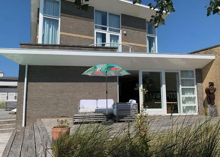 Heerlijke Met Zwembad En Sauna Bij Het